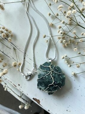 Handcrafted Green Moss Agate Pendant Necklace – Silver Wire Wrap
